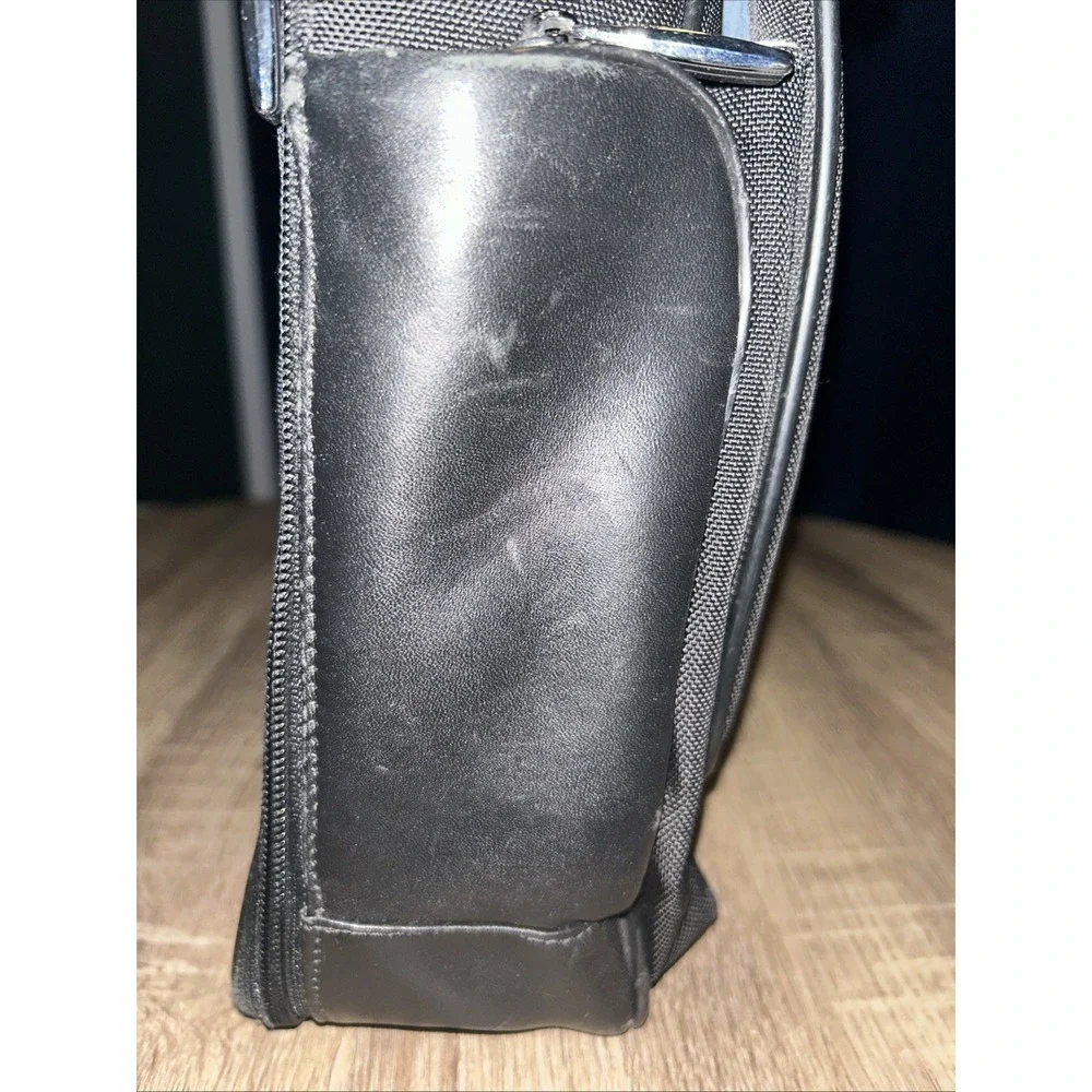 TUMI Arrive Galeao Messenger‎ Bag Laptop Black Nylon Leather 25671D